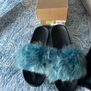 Womens Brand  New Ugg Fur Slides Size 8